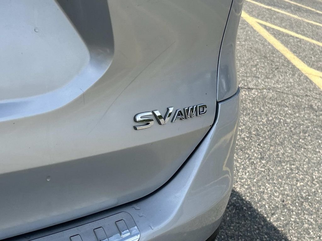 Used 2015 Silver Nissan SV image 14