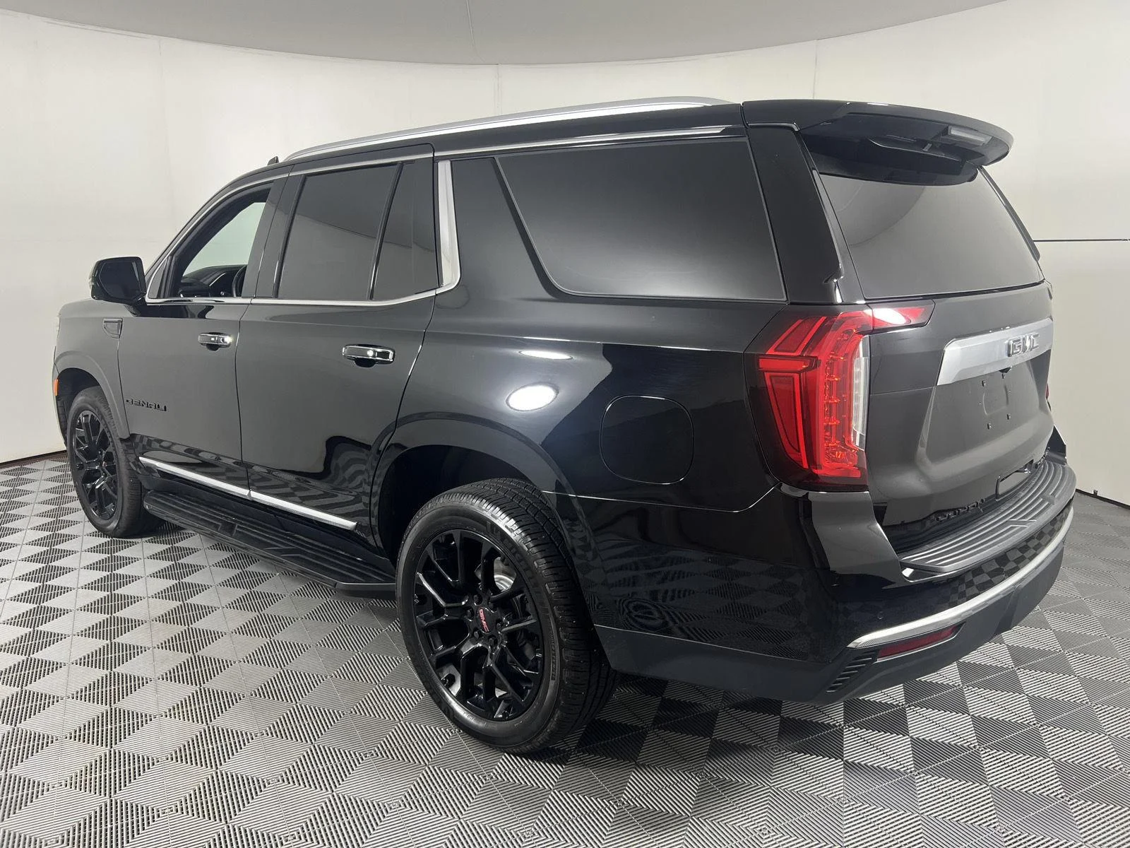 Used 2023 Onyx Black GMC Denali image 10