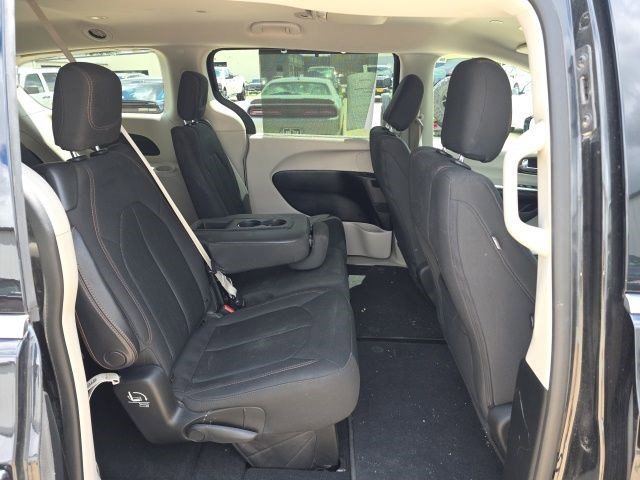 Used 2019 Brilliant Black Crystal Pearlcoat Chrysler Touring Plus image 12