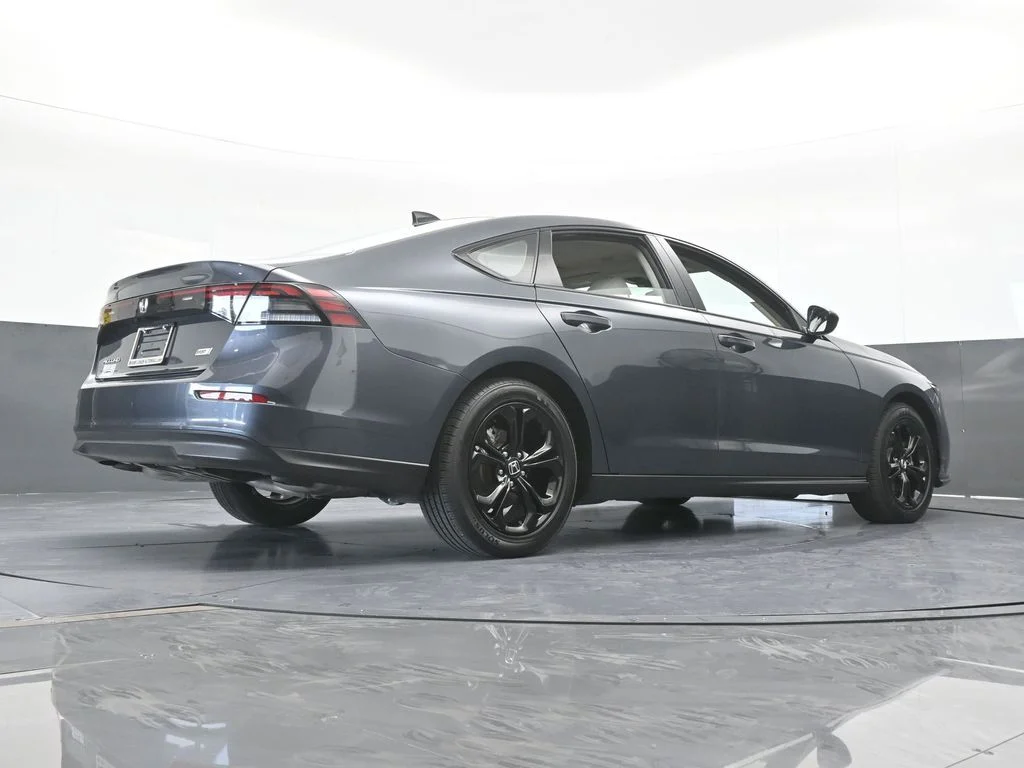 Used 2025 Gray Honda SE image 58