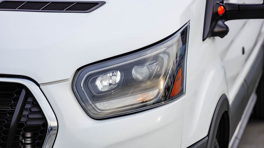 Used 2024 Oxford White Ford Base image 5