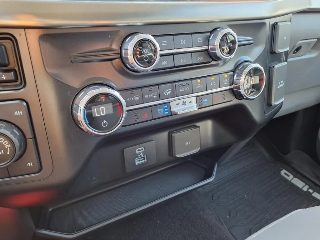 Used 2021 White Ford Lariat image 10