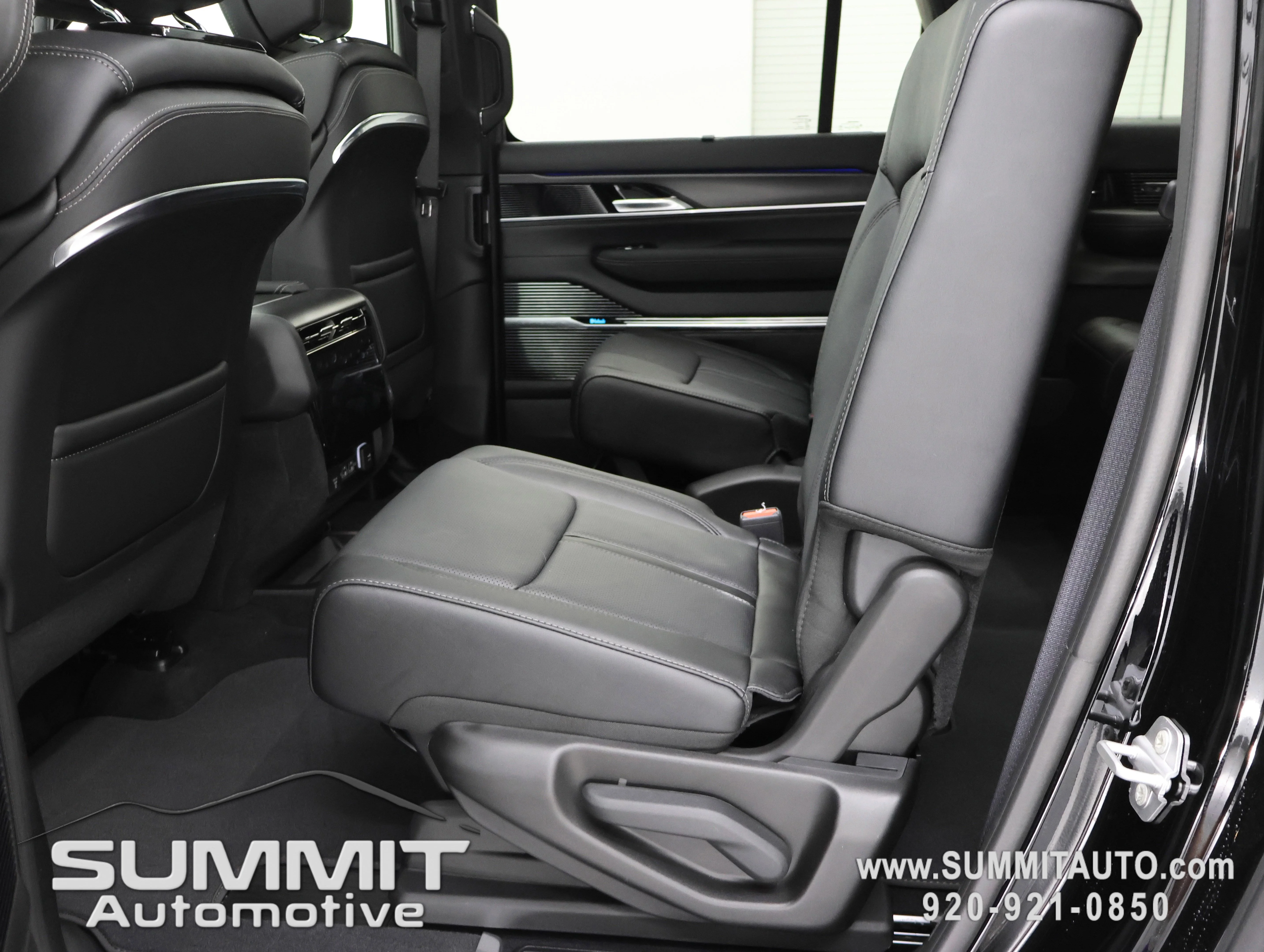 New 2026 High Gloss Black Exterior Paint Jeep Summit Obsidian image 40