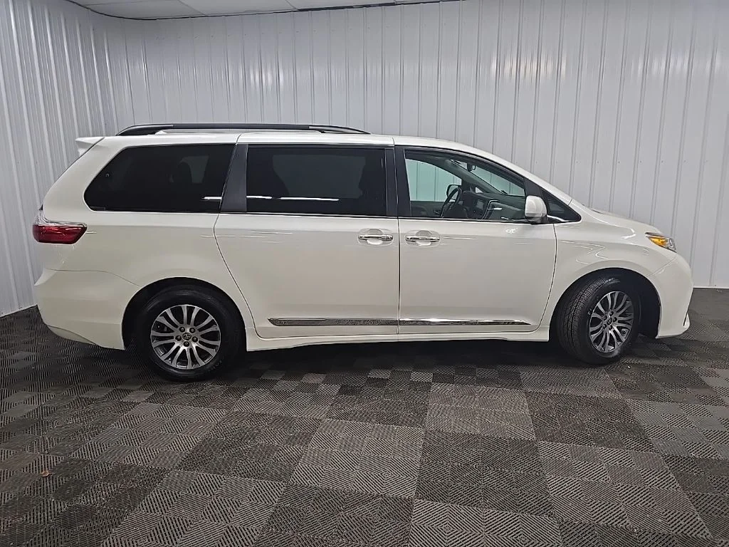 Used 2020 White Toyota XLE image 2