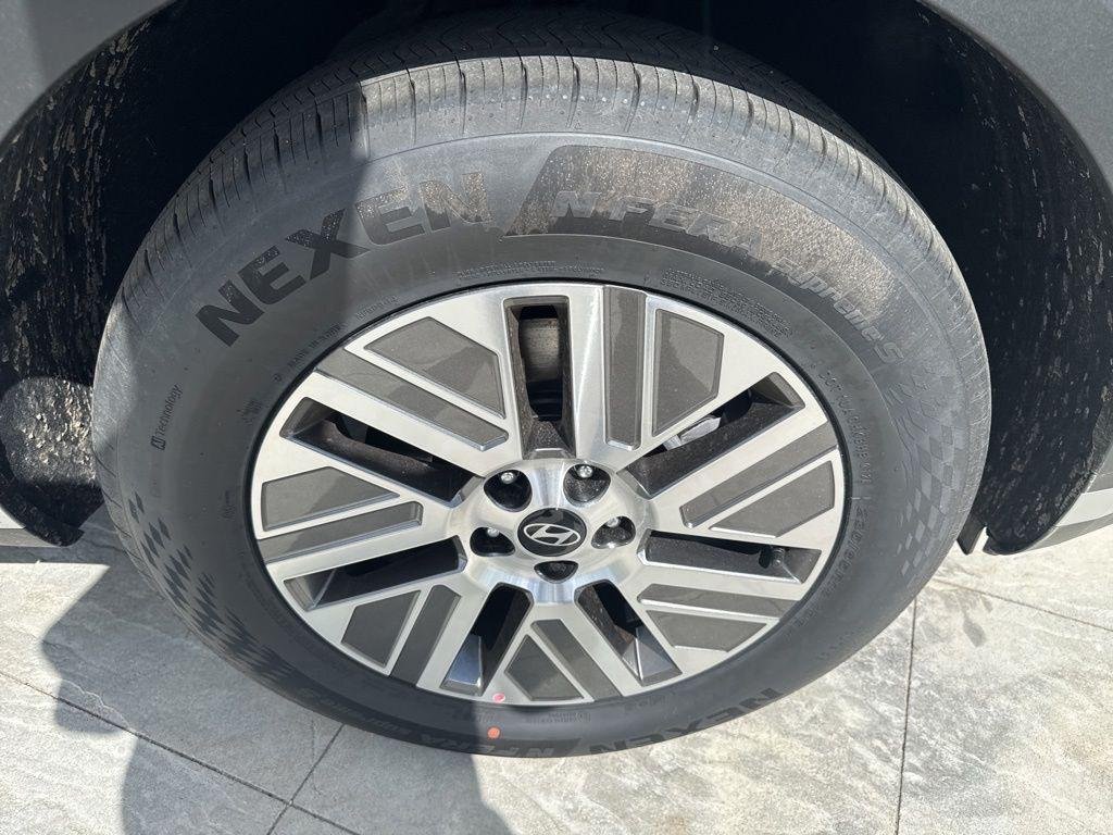 New 2026 Black Hyundai SEL Premium 8P image 31