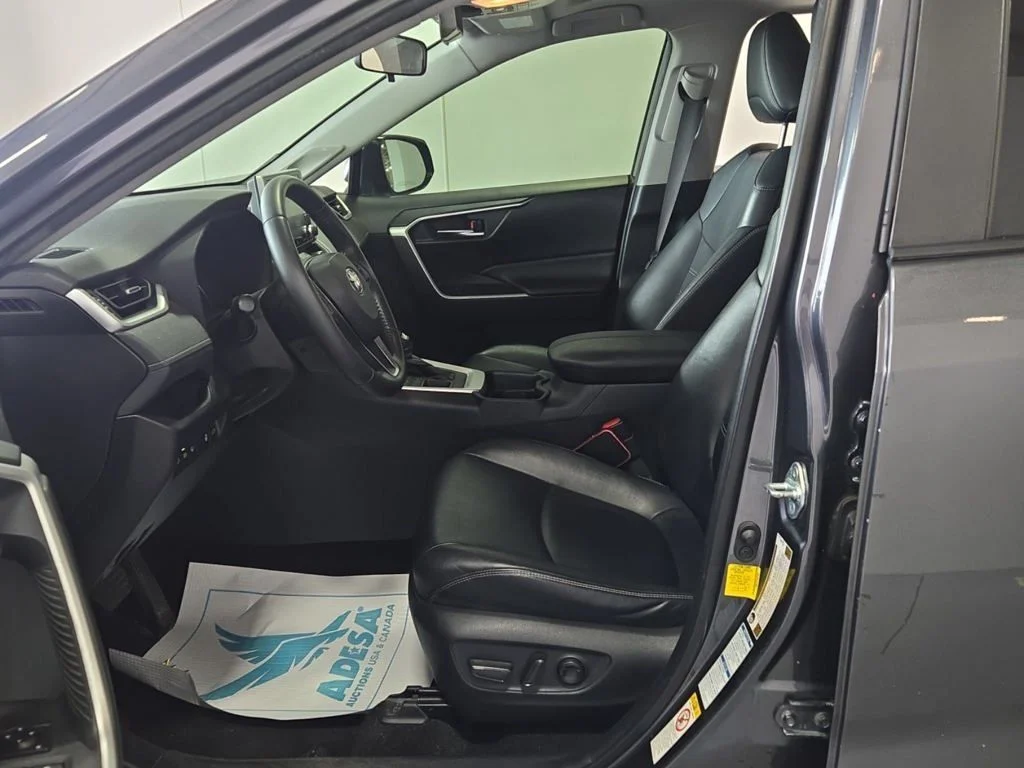 Used 2019 Gray Toyota XLE Premium image 7