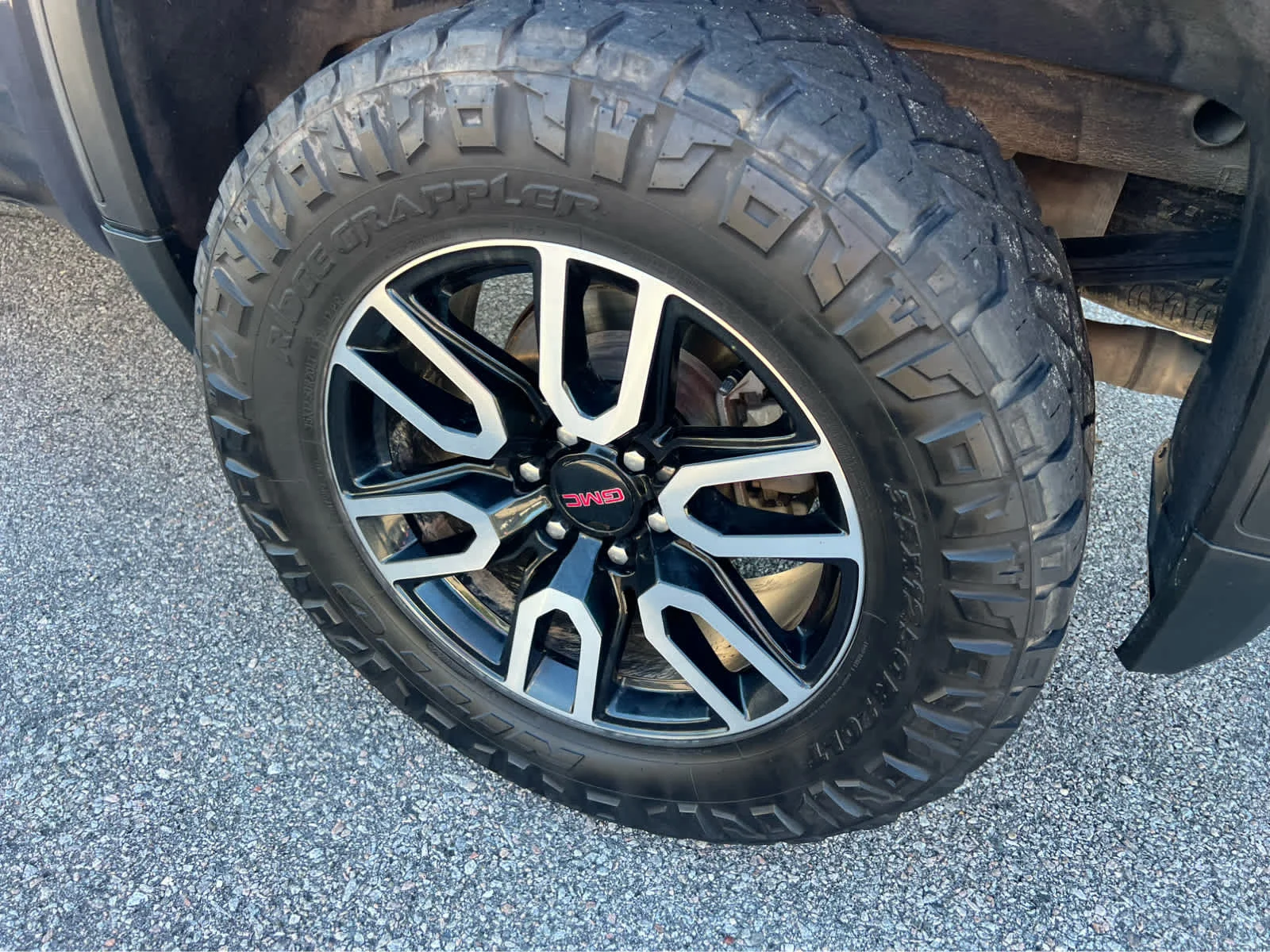 Used 2023 TITANIUM RUSH METALLIC GMC AT4 image 5