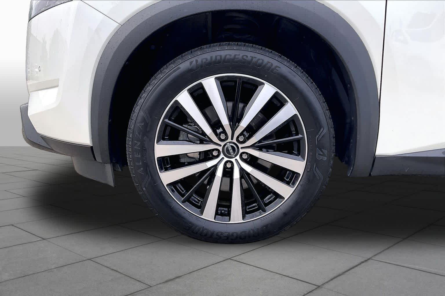 Used 2023 Super Black Nissan Platinum image 11