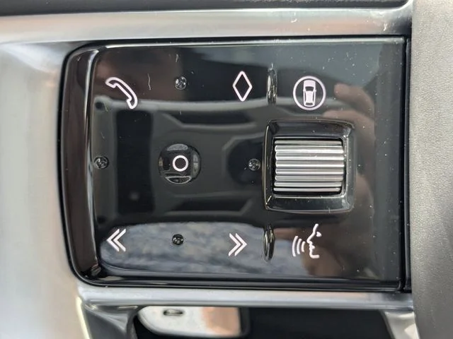 Used 2025 Black Land Rover SE image 22
