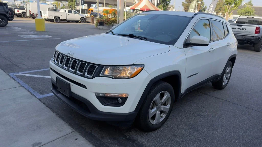 Used 2020 White Jeep Latitude image 3