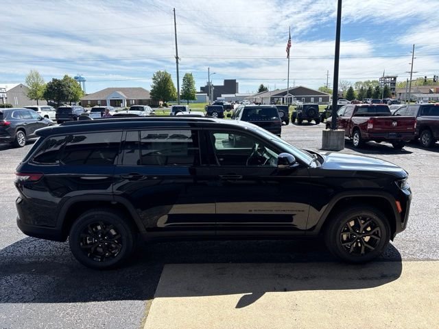 New 2026 Diamond Black Crystal Pearl-Coat Exterior Paint Jeep Altitude image 9