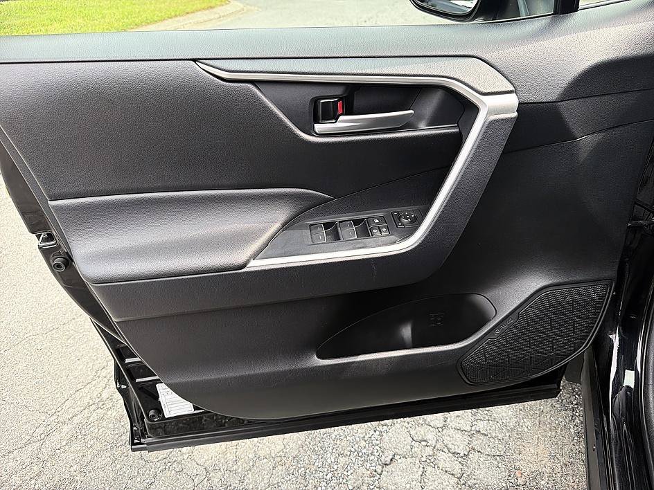 Used 2025 Midnight Black Metallic Toyota Hybrid XLE image 9