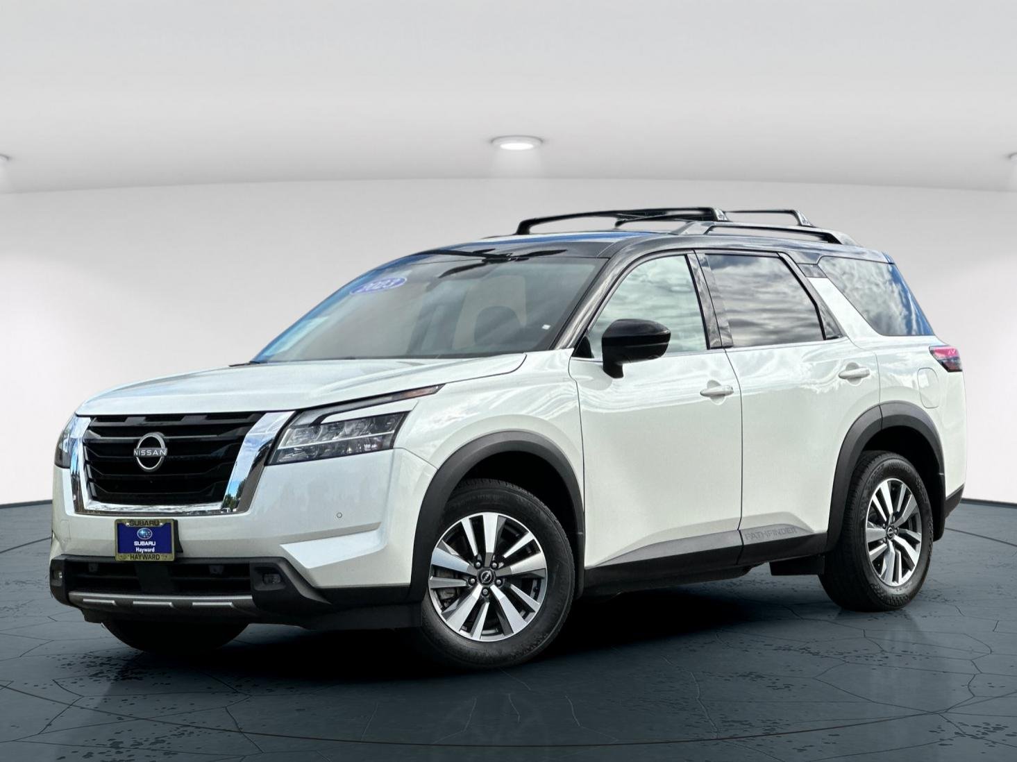Used 2023 Pearl White Nissan SL 4D Sport Utility image 2