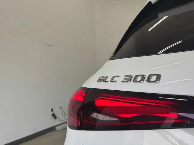 New 2027 White Mercedes-Benz GLC 300 image 45