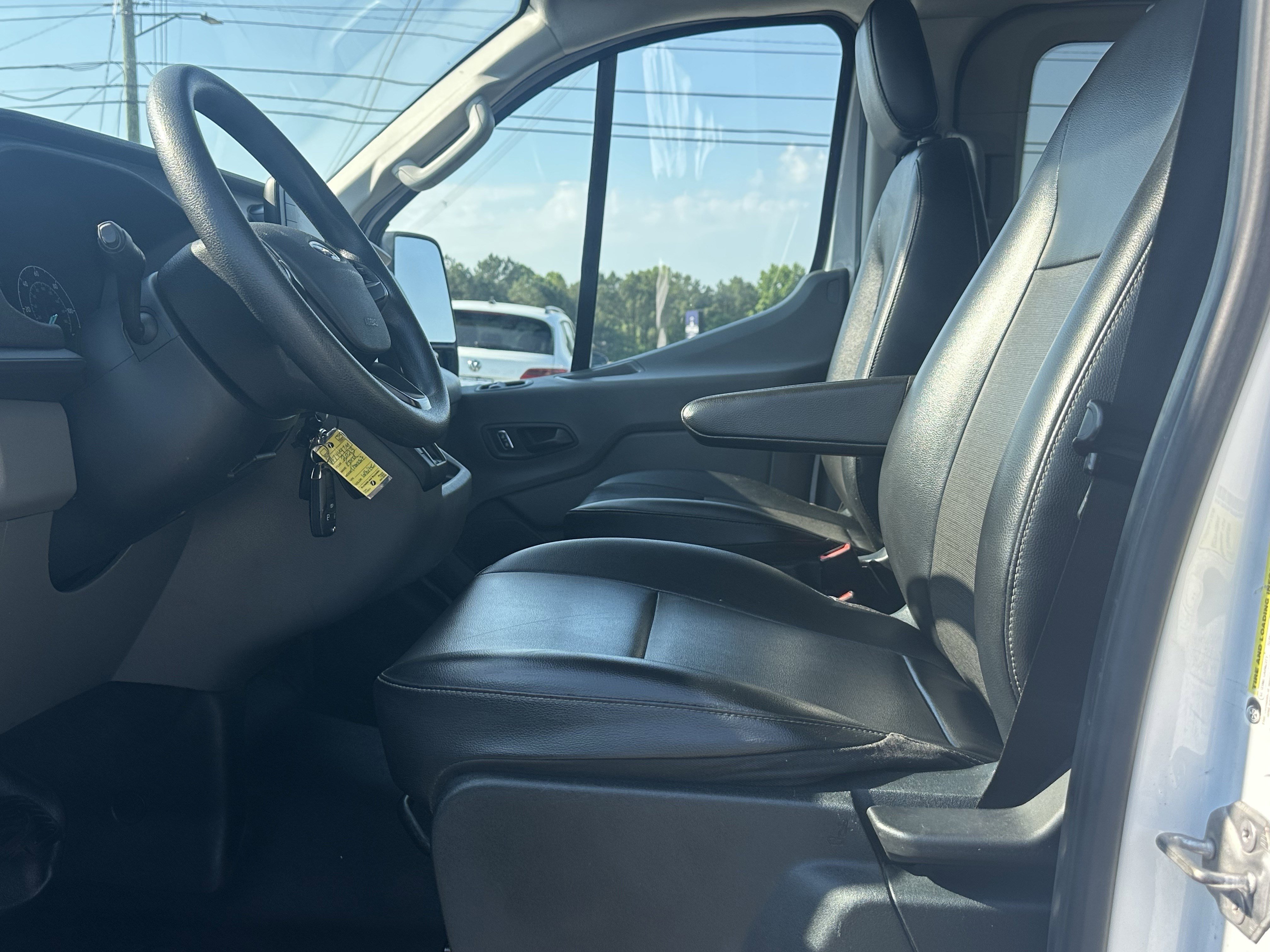 Used 2023 White Ford XL image 9