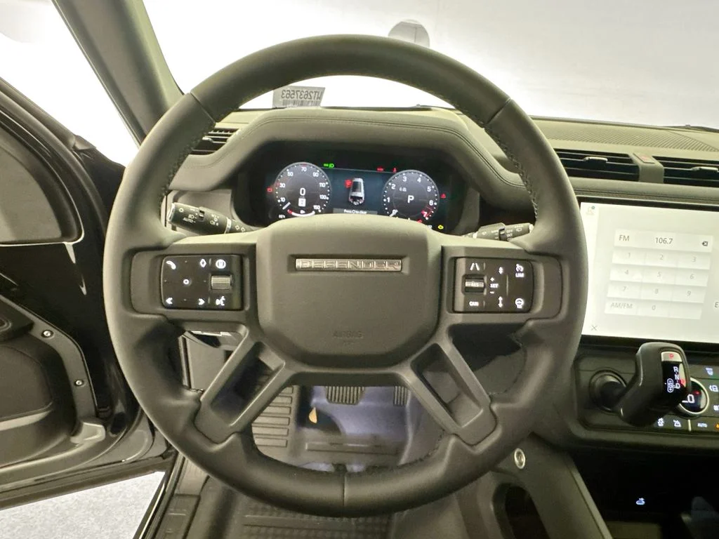 New 2026 Santorini Black Land Rover X-Dynamic SE image 11