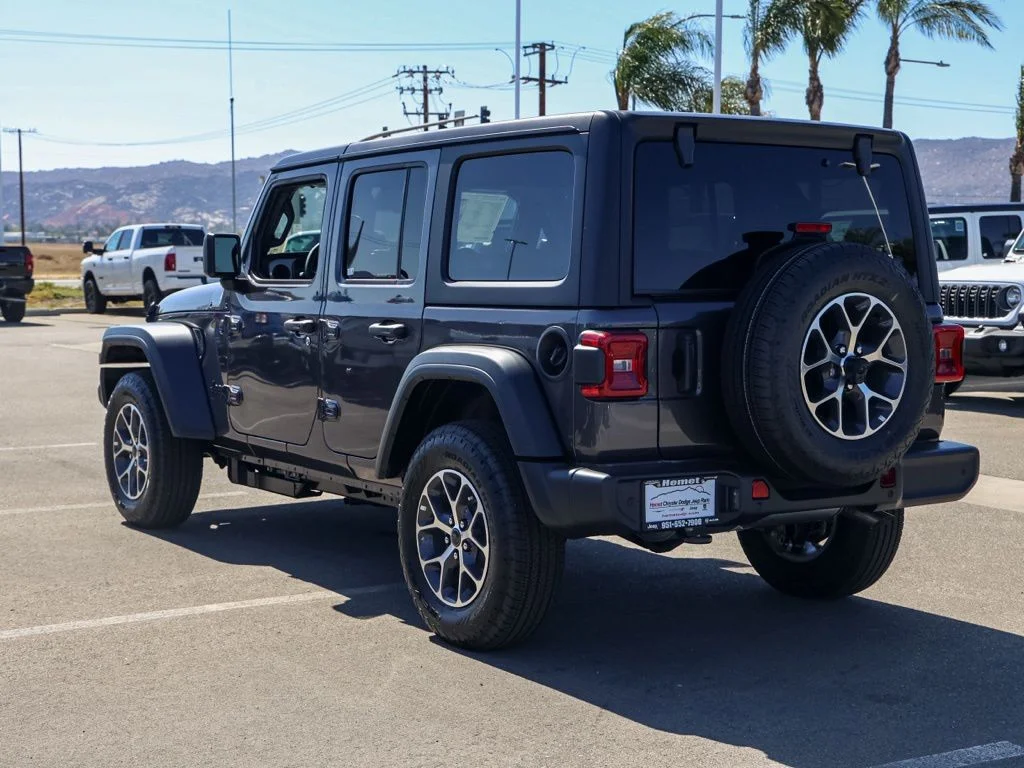 New 2026 Granite Crystal Metallic Clear-Coat Exterior Paint Jeep Sport S image 17