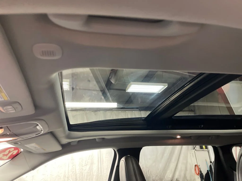 Used 2023 Gray Jeep Altitude image 13