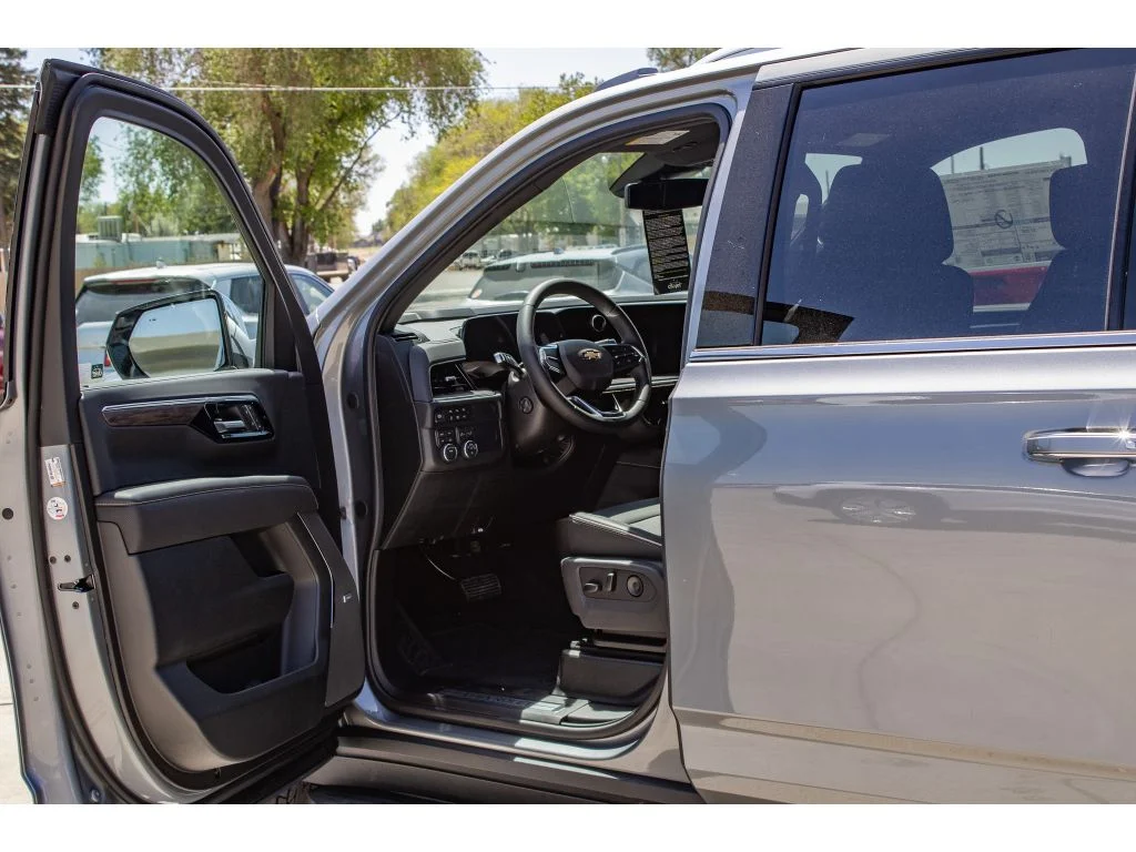 2026 Chevrolet Suburban Premier - Photo 32