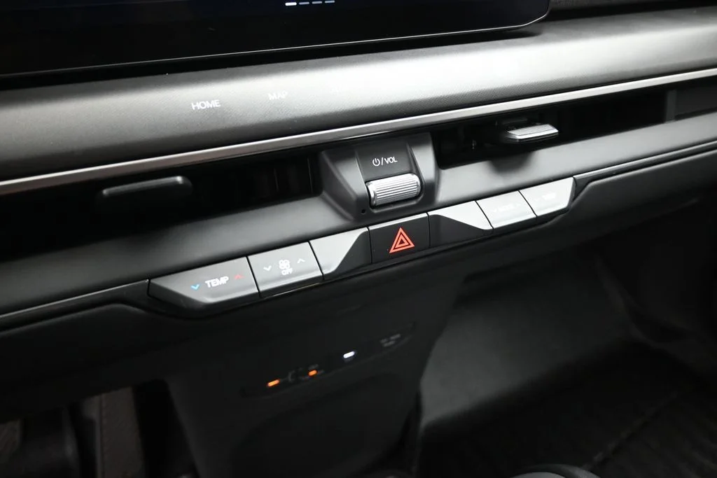 Used 2024 Black Kia Light Long Range image 17