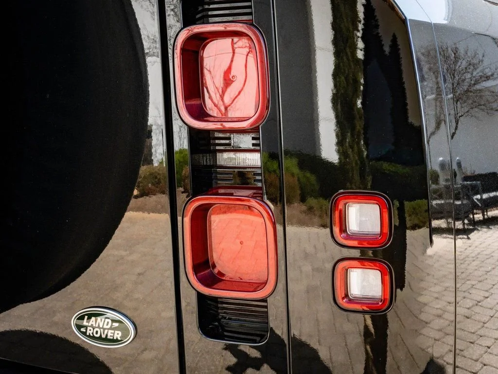 2023 Land Rover Defender X-Dynamic SE - Photo 9