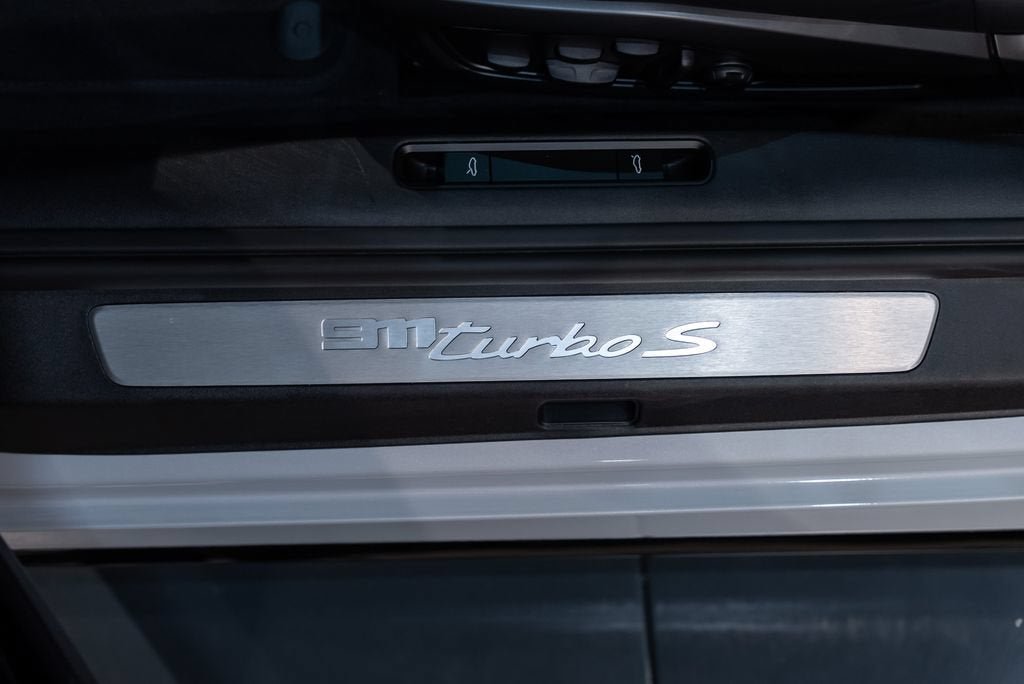 Used 2025 Ice Gray Metallic Porsche Turbo image 30