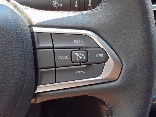 New 2026 Fathom Blue Pearl-Coat Exterior Paint Jeep Latitude image 17