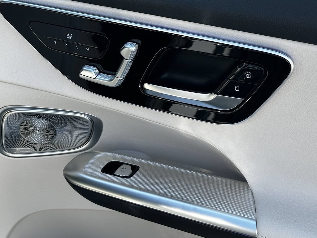 New 2027 MANUFAKTUR Alpine Grey Mercedes-Benz GLC 350e image 54