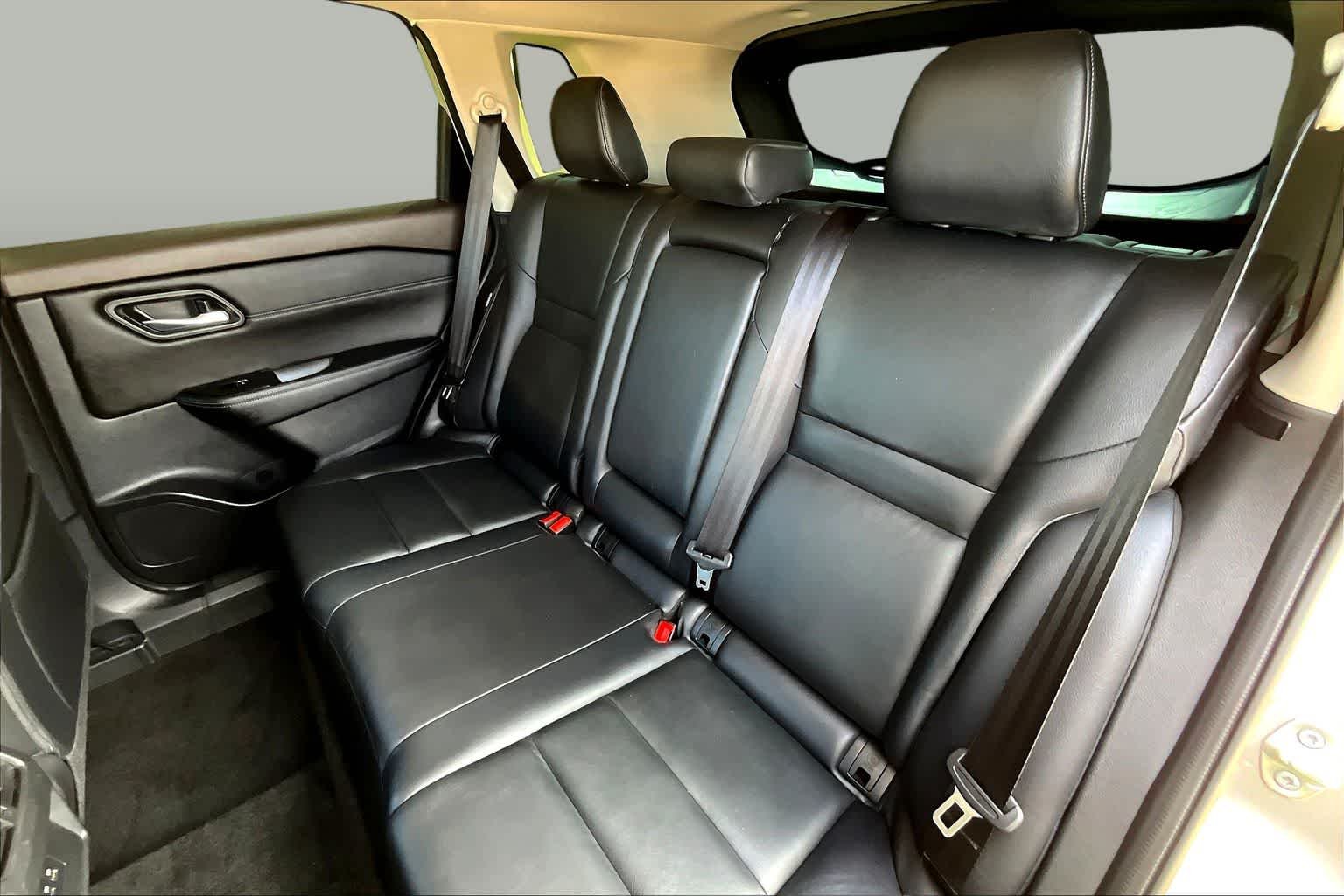 Used 2023 Champagne Silver Metallic Nissan SL image 20