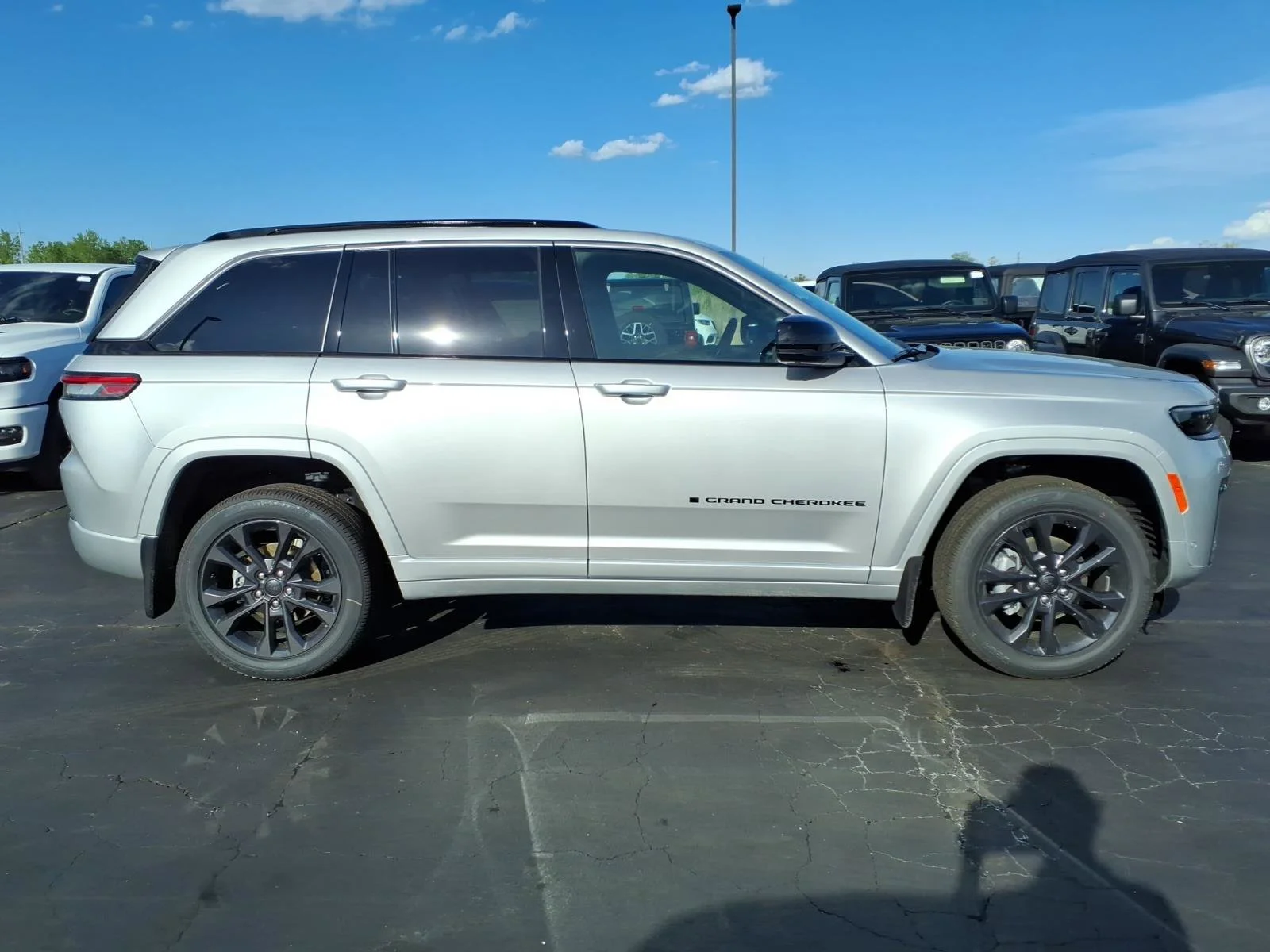 New 2026 Silver Zynith Jeep Limited Reserve image 18