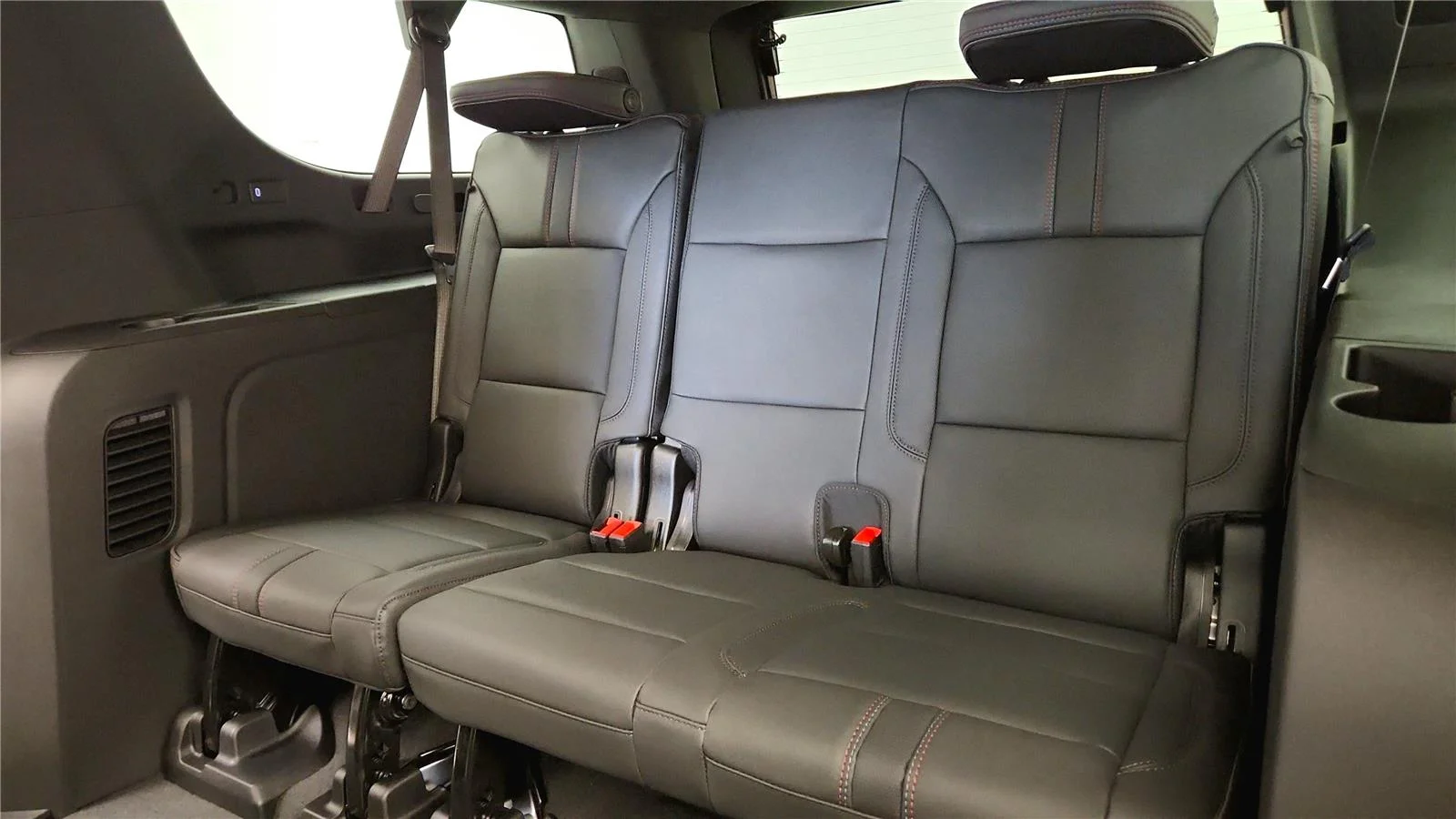 2026 Chevrolet Suburban RST - Photo 36