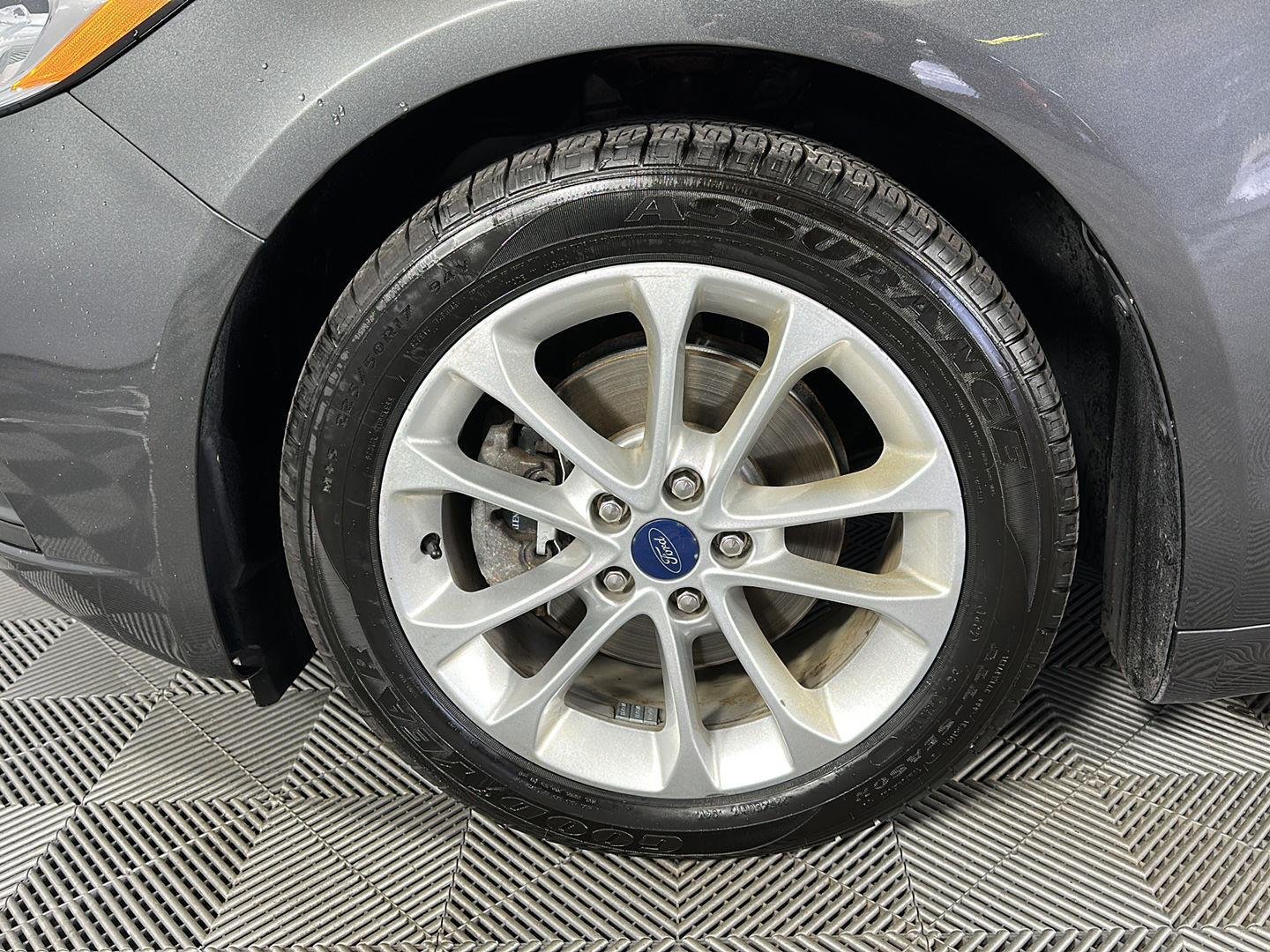 Used 2020 Magnetic Ford SE image 5
