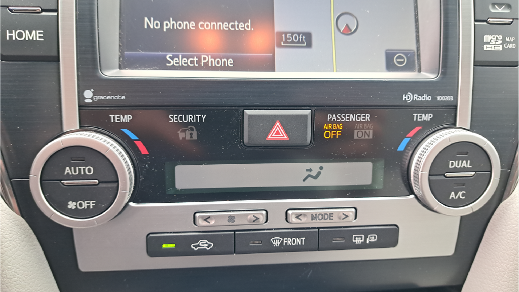 Used 2014 Black Toyota XLE image 21