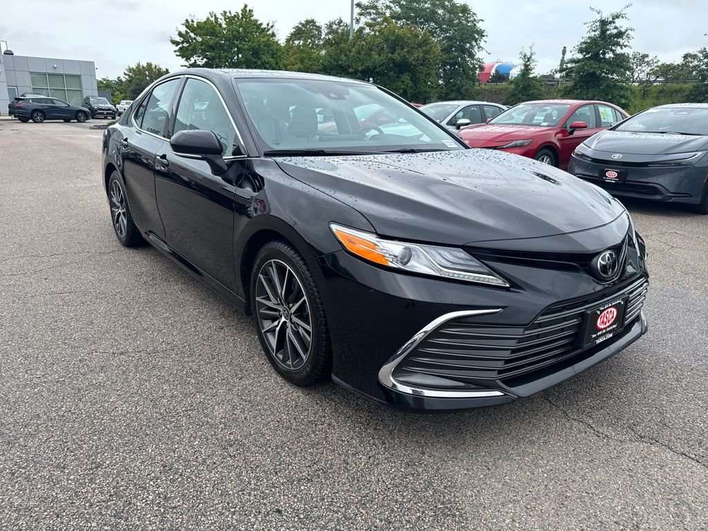Used 2022 Black Toyota XLE image 9