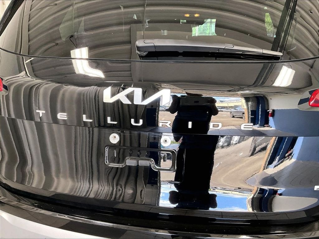 Used 2024 Black Kia LX image 28