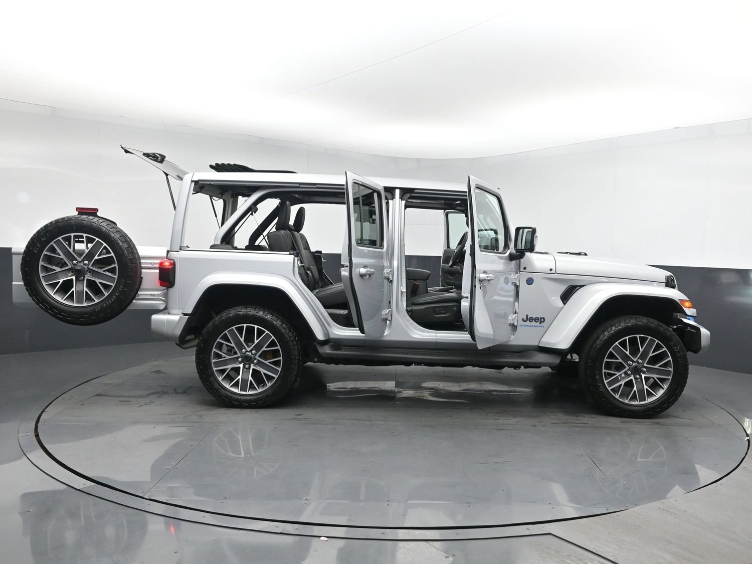 Used 2024 Silver Zynith Clearcoat Jeep High Altitude image 26