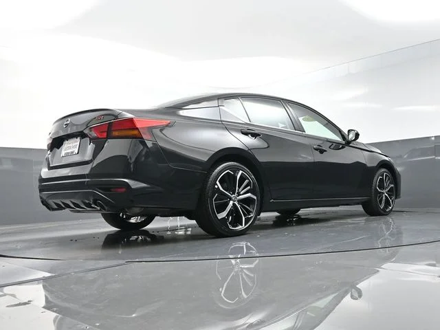 Used 2025 Black Nissan 2.5 SR image 36