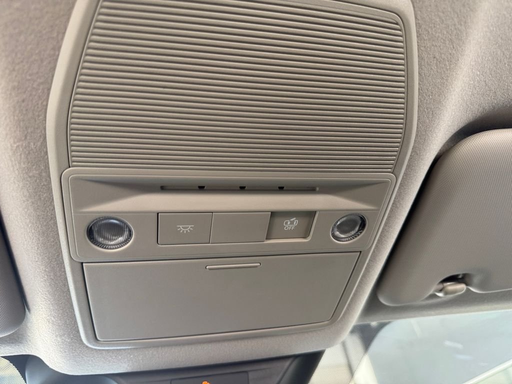 Used 2025 Gray Nissan SR image 25