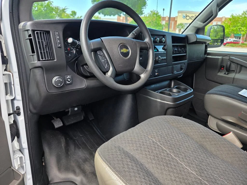 Used 2025 Summit White Chevrolet WT image 12