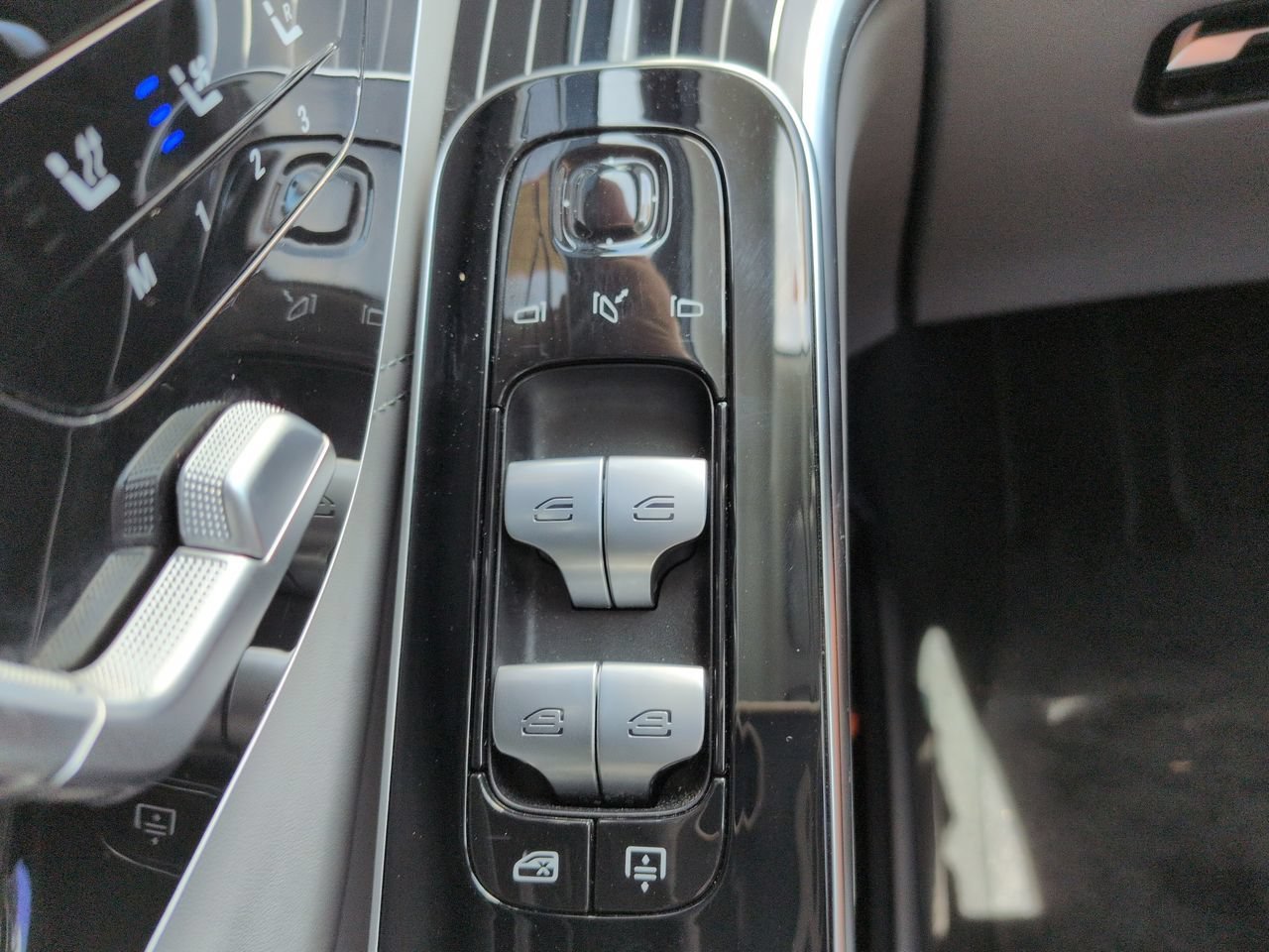 Used 2023 Obsidian Black Mercedes-Benz Maybach S 680 image 24