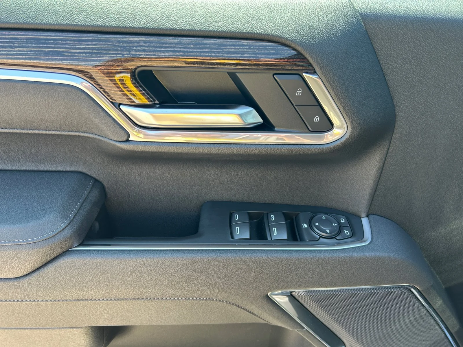 New 2026 Onyx Black GMC Elevation image 16
