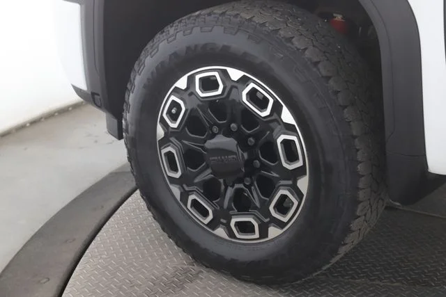 Used 2024 White GMC AT4 image 13