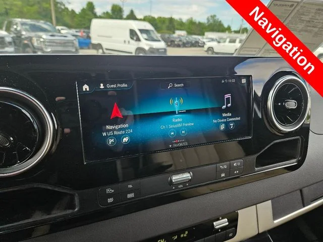 Used 2019  Mercedes-Benz Standard Roof V6 image 3
