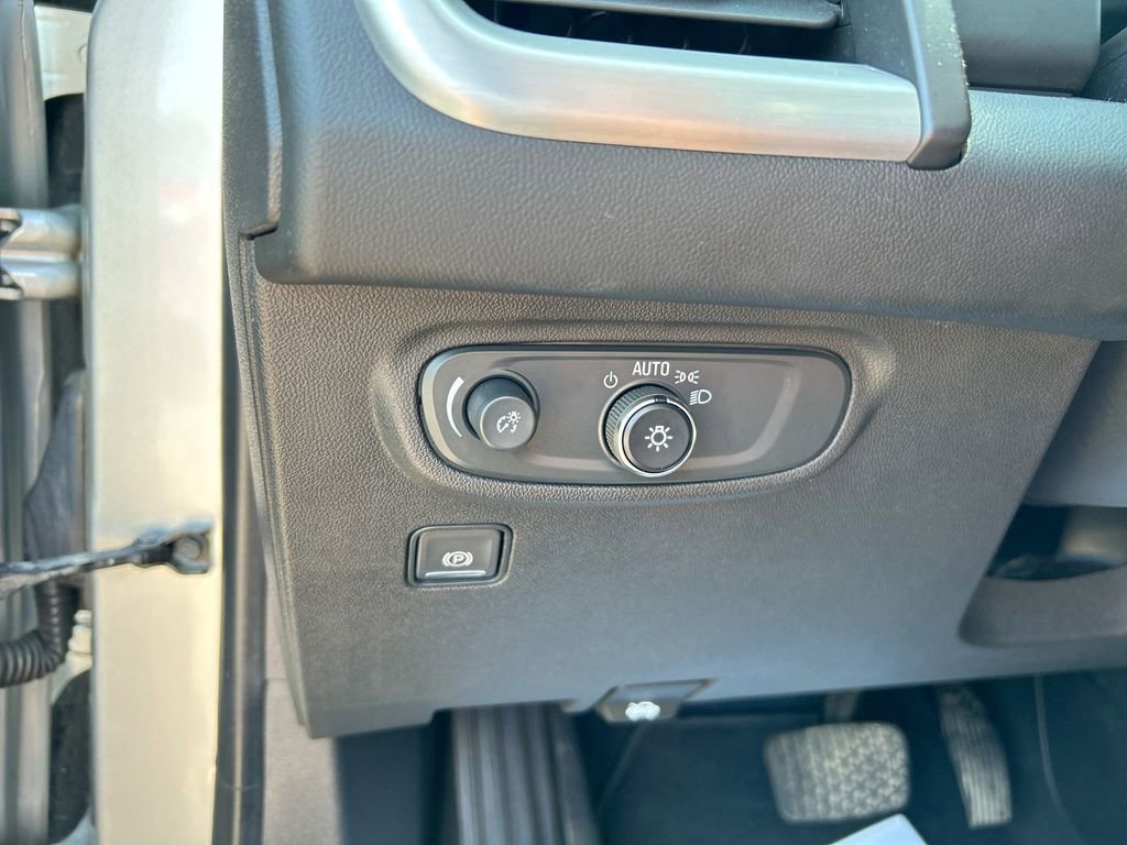 Used 2021 QUICKSILVER METALLIC GMC SLE image 21