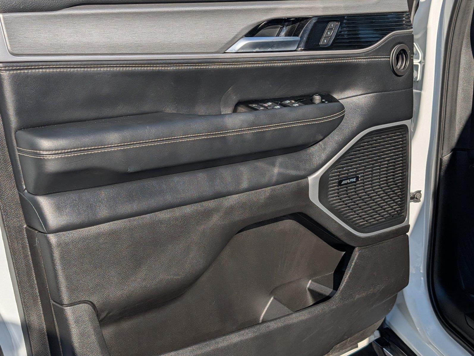 2025 Jeep Wagoneer Series II - Photo 14
