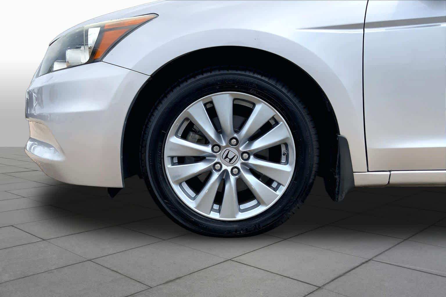 Used 2012 Alabaster Silver Metallic Honda EX-L image 9