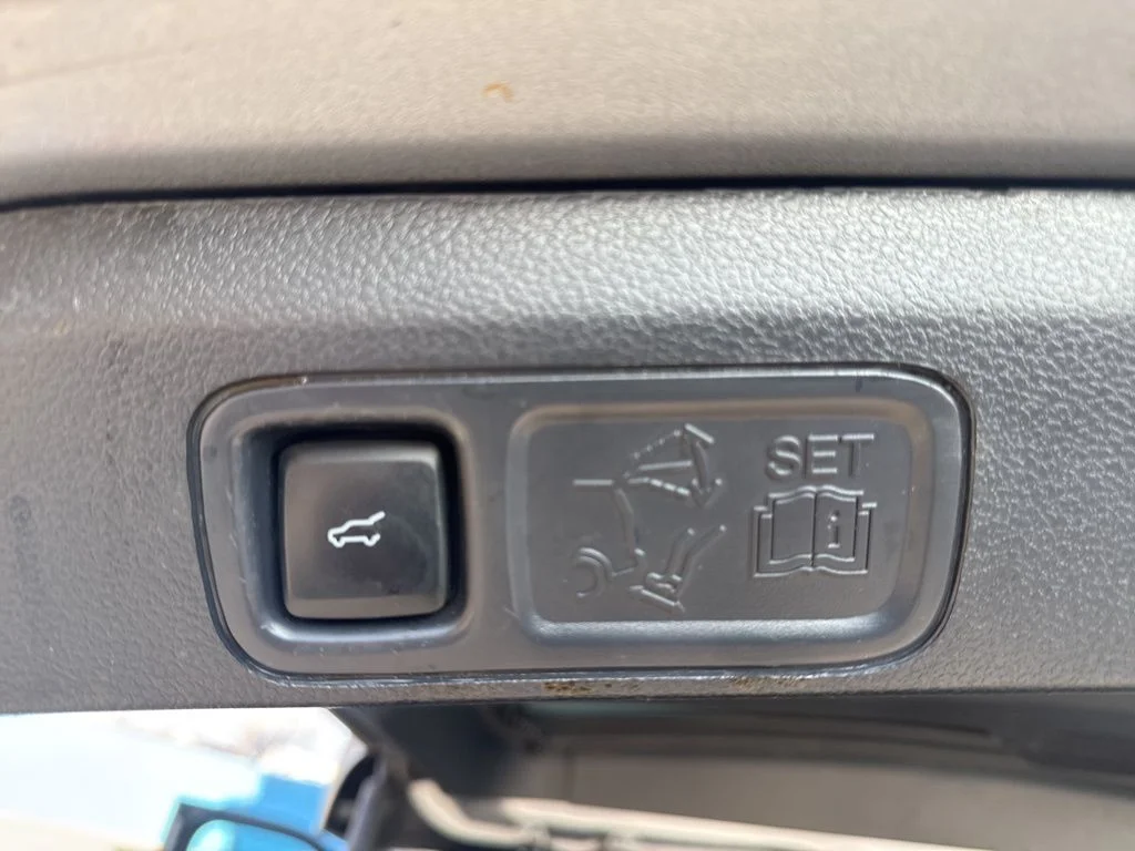 Used 2023 Silver Ford Limited image 30