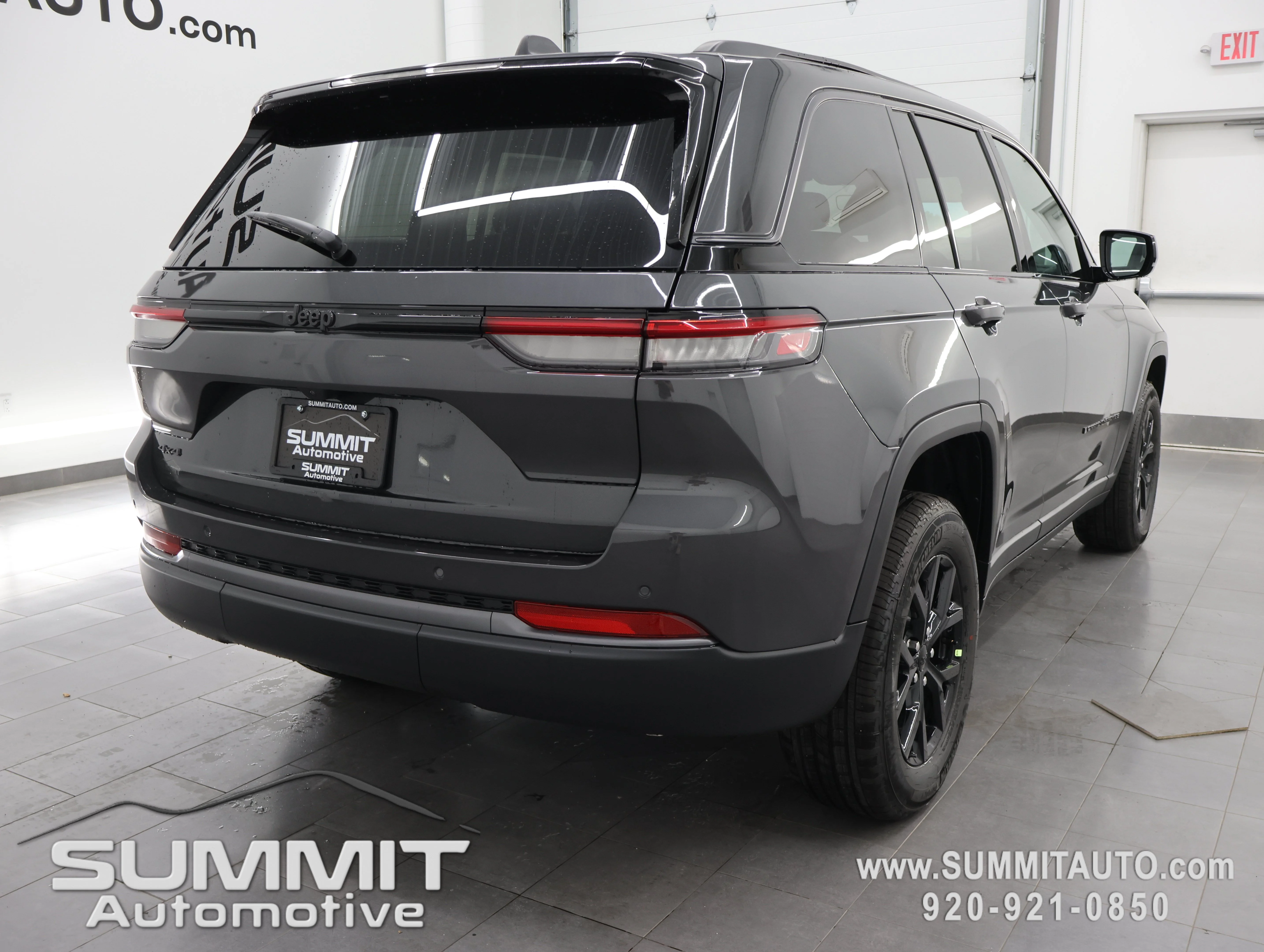 New 2026 Baltic Gray Metallic Clearcoat Jeep Altitude image 5