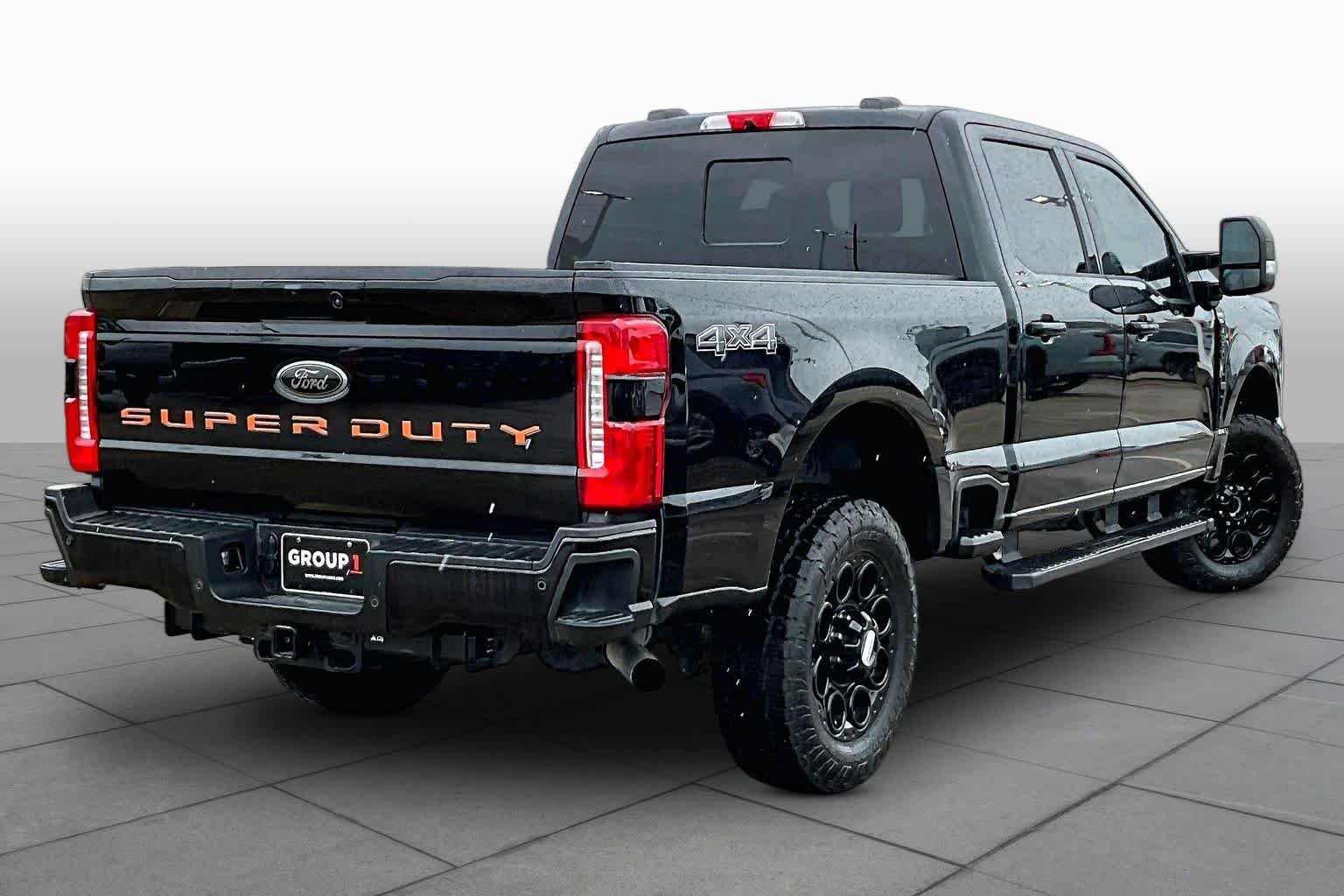 Used 2024 Agate Black Metallic Ford LARIAT image 13