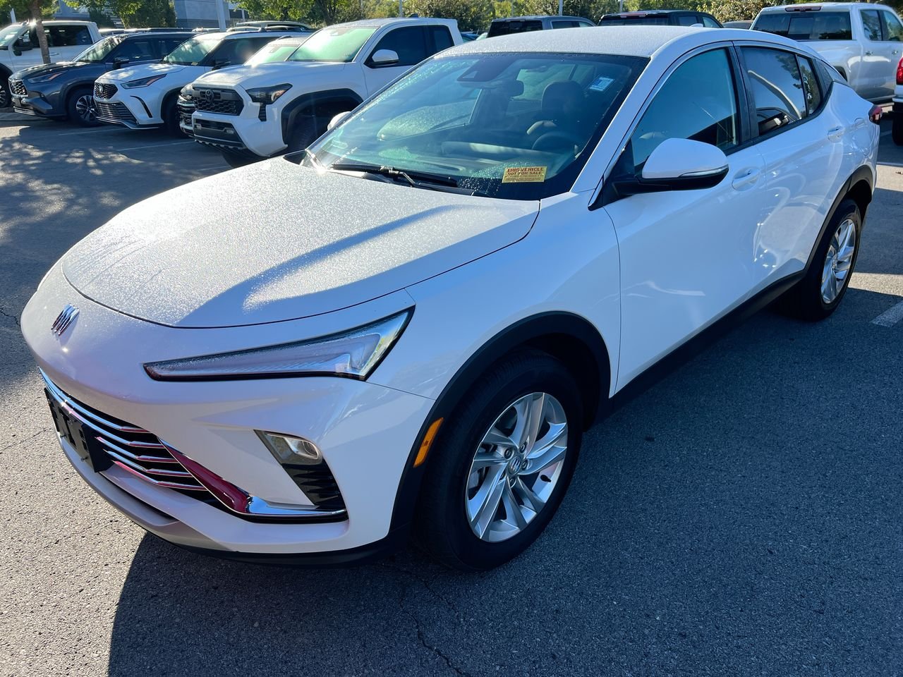 Used 2025 Summit White Buick Preferred image 4